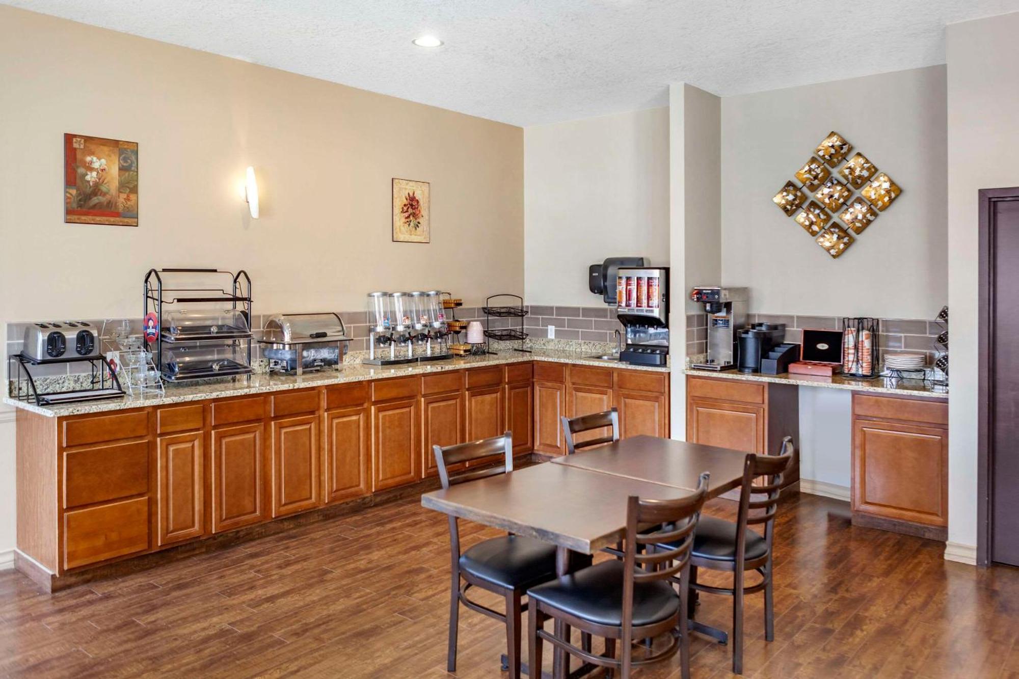 Quality Inn & Suites Edmonton International Airport Leduc Εξωτερικό φωτογραφία