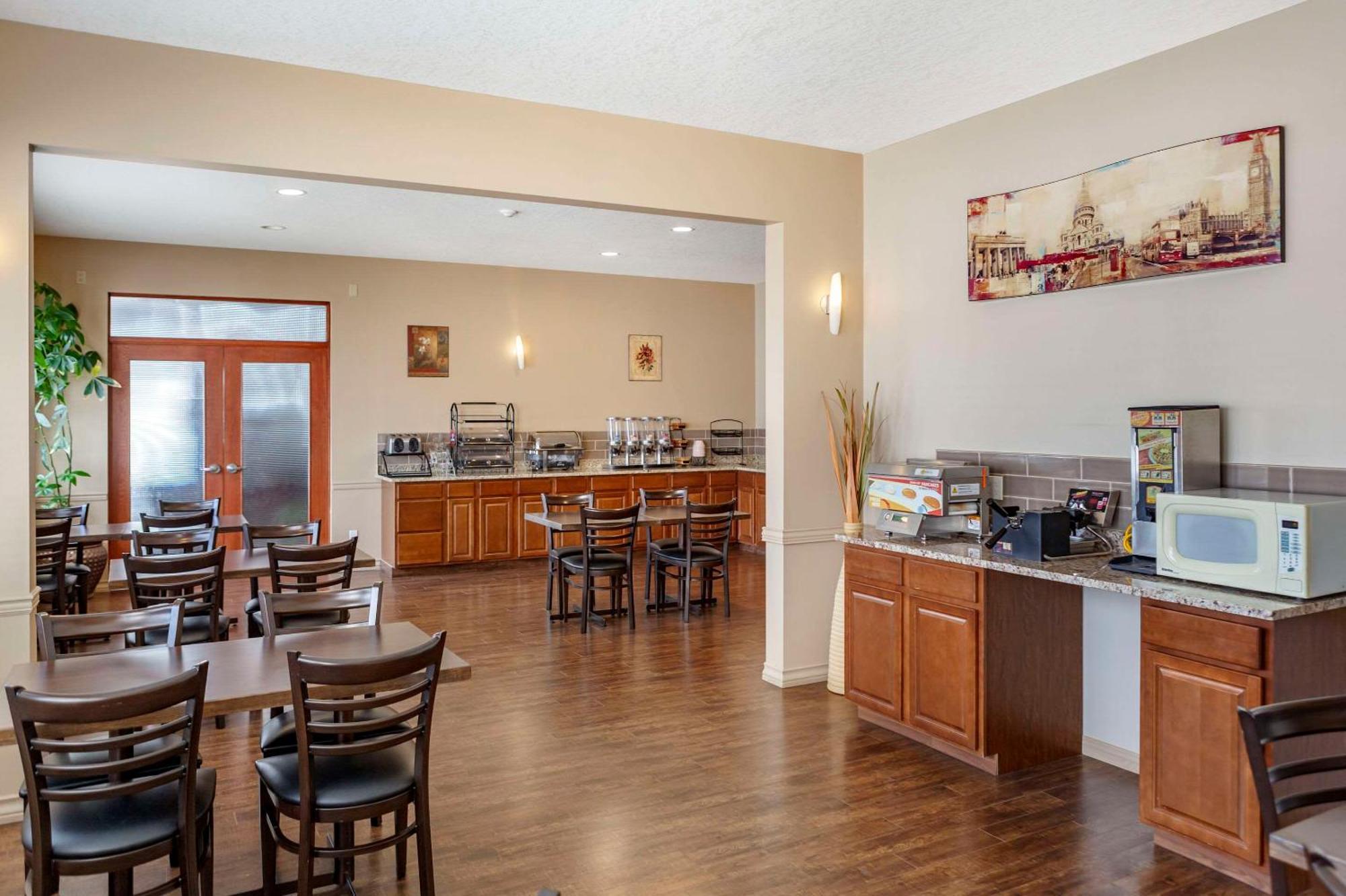 Quality Inn & Suites Edmonton International Airport Leduc Εξωτερικό φωτογραφία
