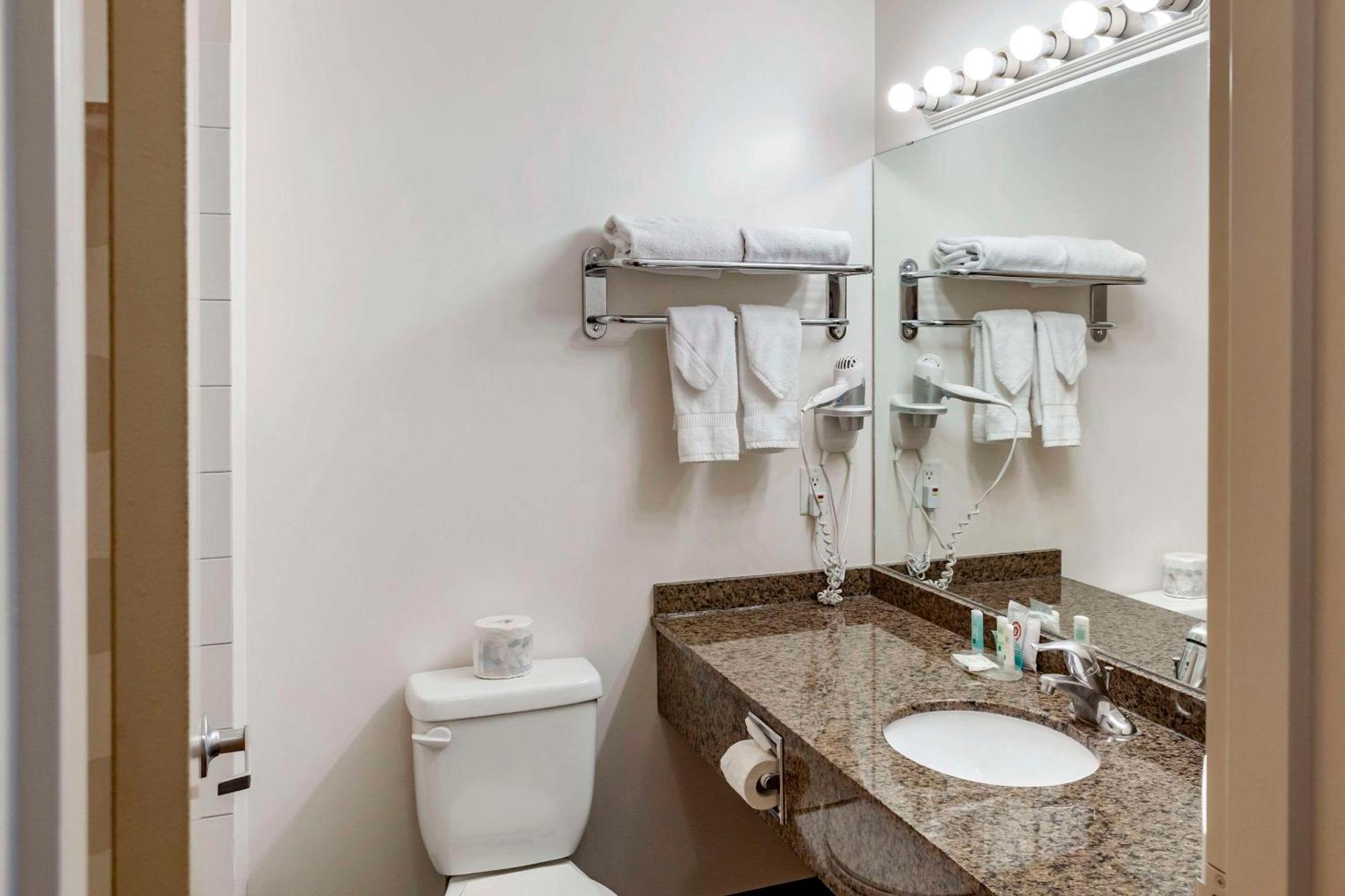 Quality Inn & Suites Edmonton International Airport Leduc Εξωτερικό φωτογραφία