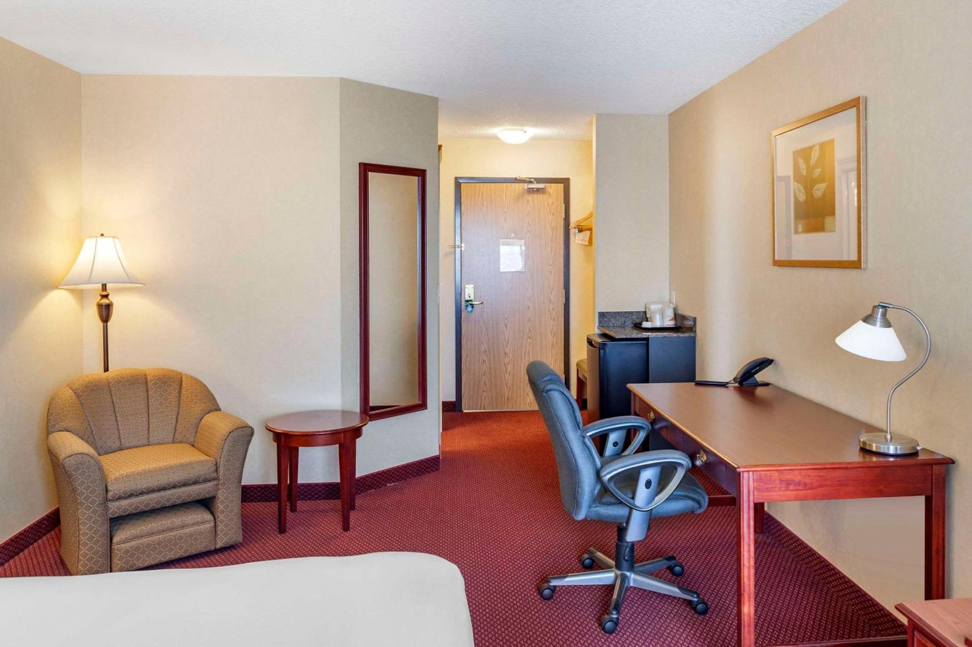 Quality Inn & Suites Edmonton International Airport Leduc Εξωτερικό φωτογραφία