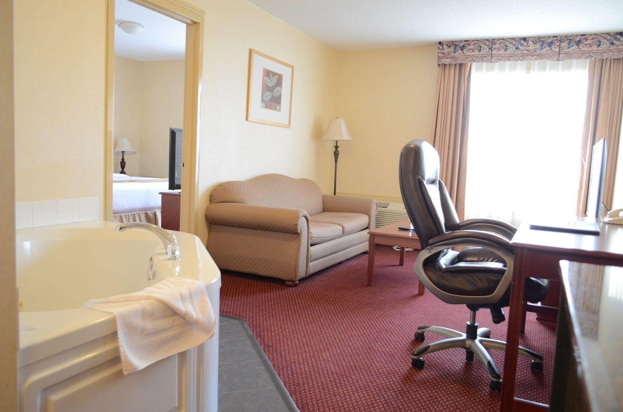 Quality Inn & Suites Edmonton International Airport Leduc Εξωτερικό φωτογραφία